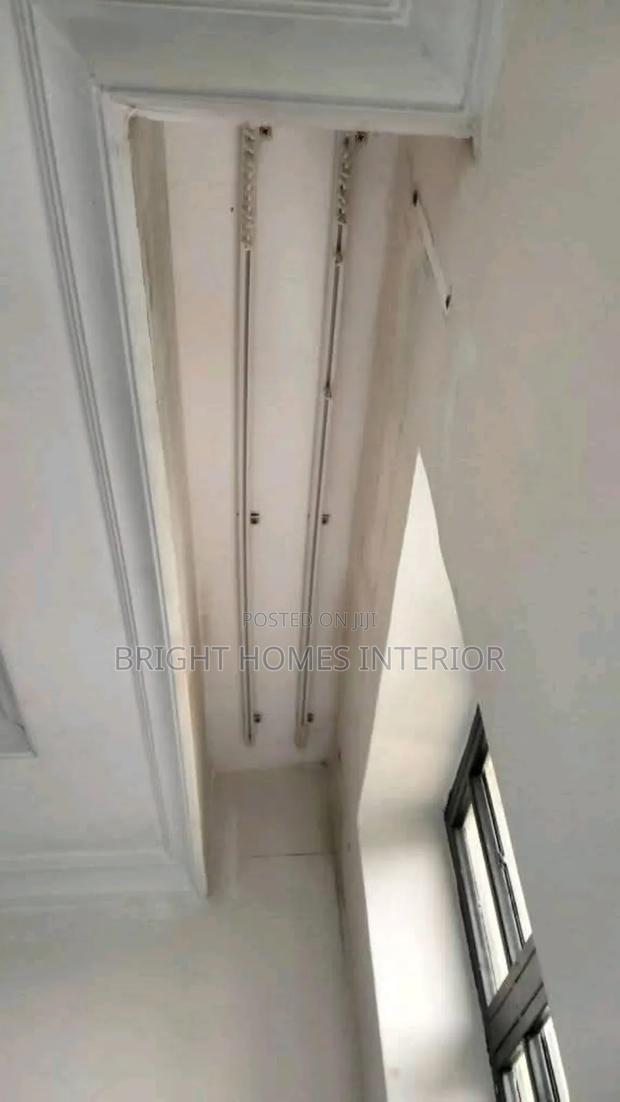 Single Track Rail Mounted on Ceiling
