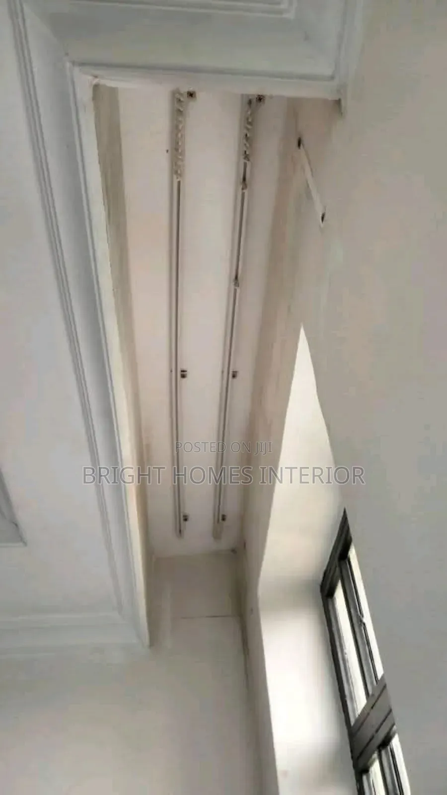 Single Track Rail Mounted on Ceiling