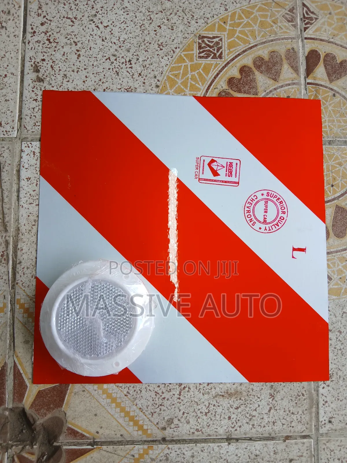 New  Chevron And Reflectors  White And Red Chevron