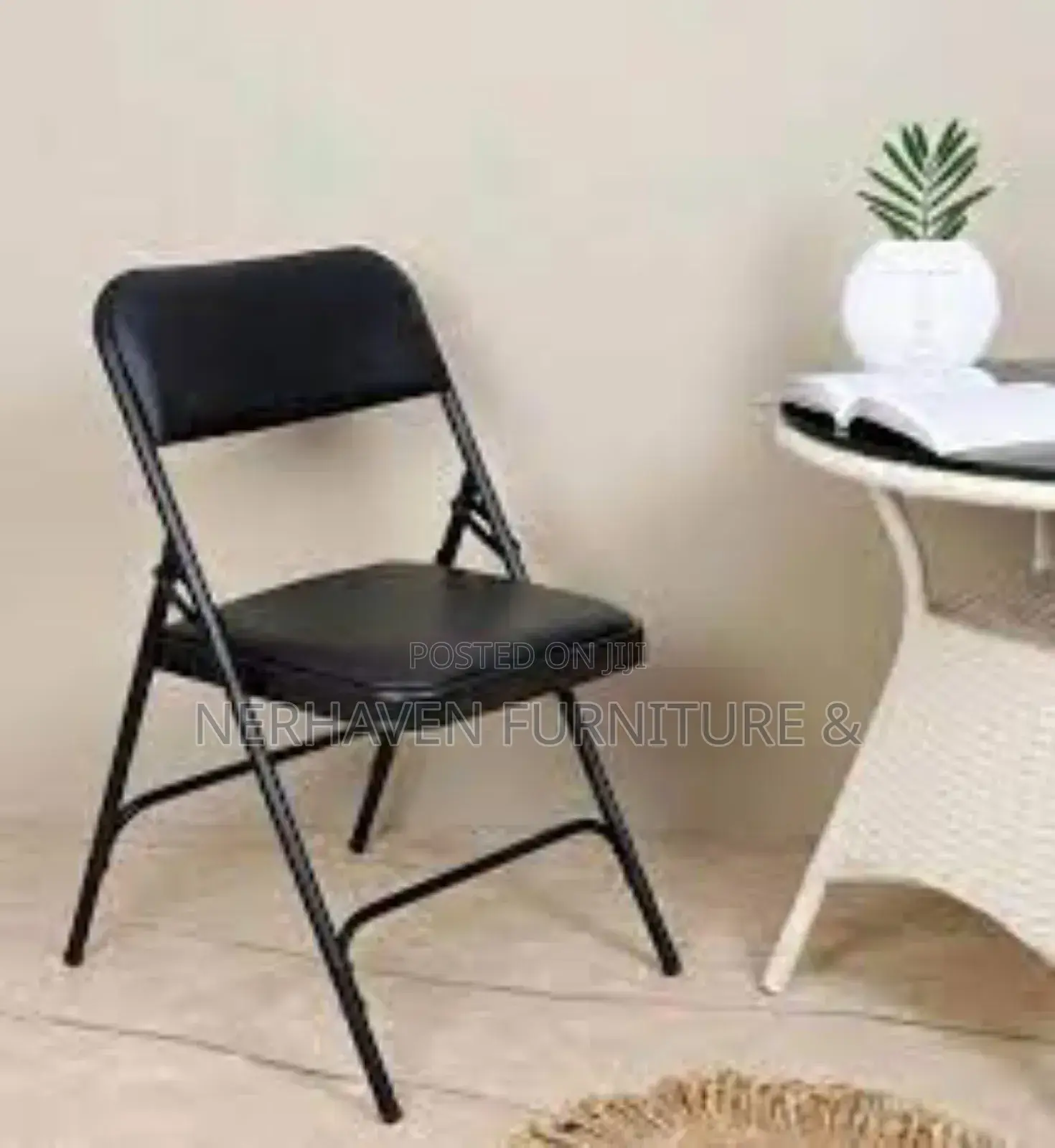 Stylish Foldable Chair – Compact and Modern Design