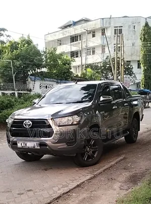 Toyota Hilux Revo Double Cab Deisel 2.4 AWD 2022 Brown