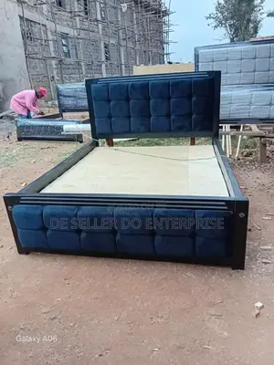 Bed Black Turfted Mocket Bed 5x6