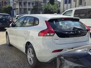 Volvo V40 2019 White