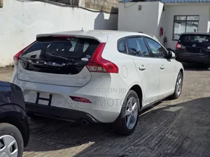 Volvo V40 2019 White