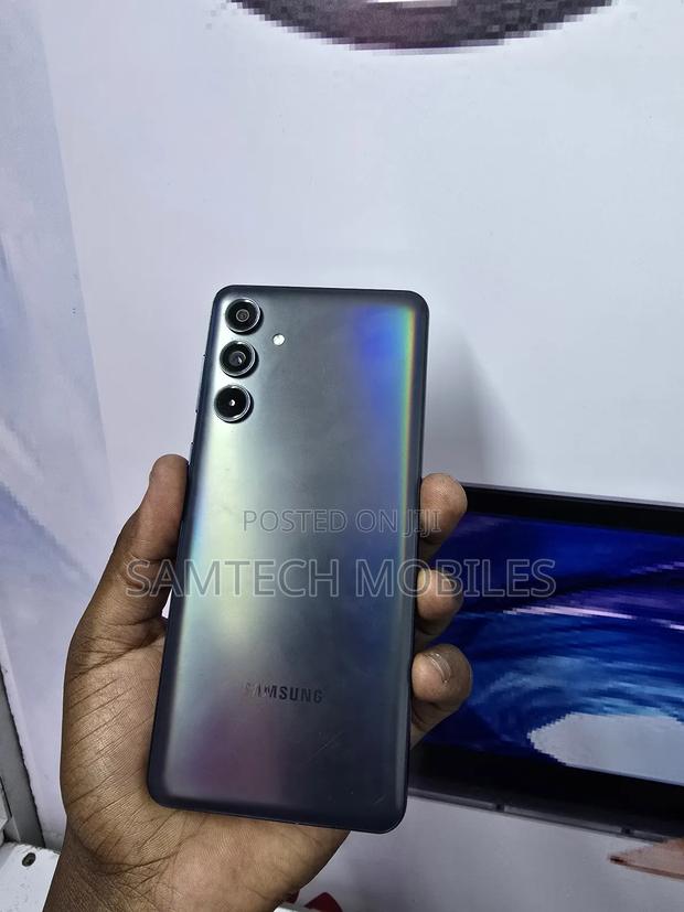 Samsung Galaxy M55 128 GB Black - thumbnail 3