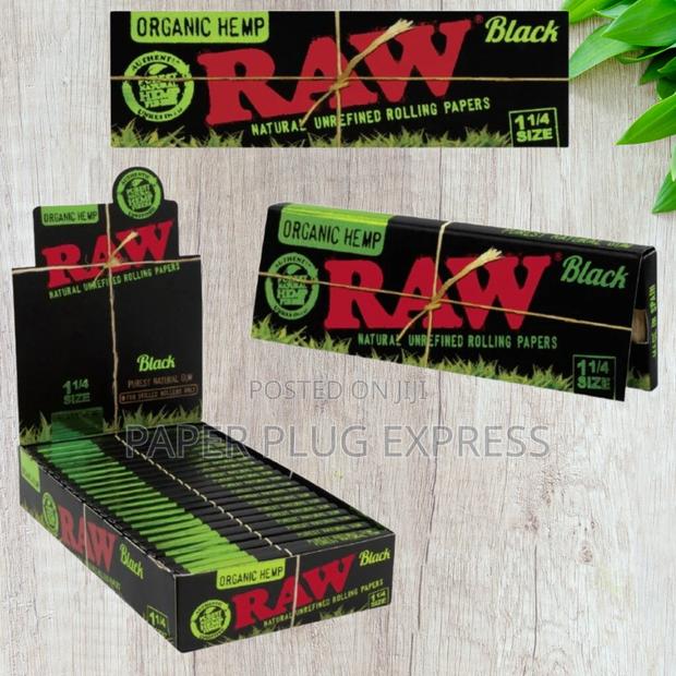 Raw Black Organic Hemp 1 1/4 Size Rolling Papers - main view
