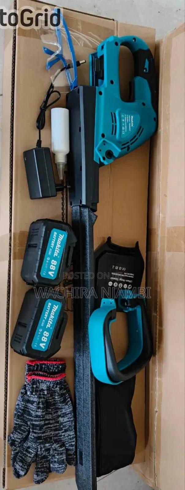 Cordless Hedge Trimmer With 2 Batteries
