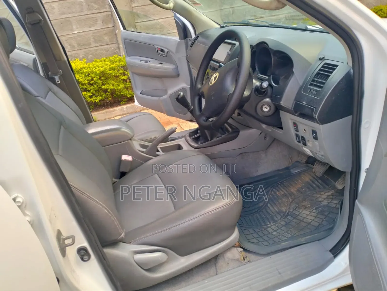 Toyota Hilux 2.5 D-4D SRX 2011 White