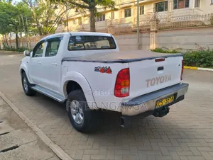 Toyota Hilux 2.5 D-4D SRX 2011 White