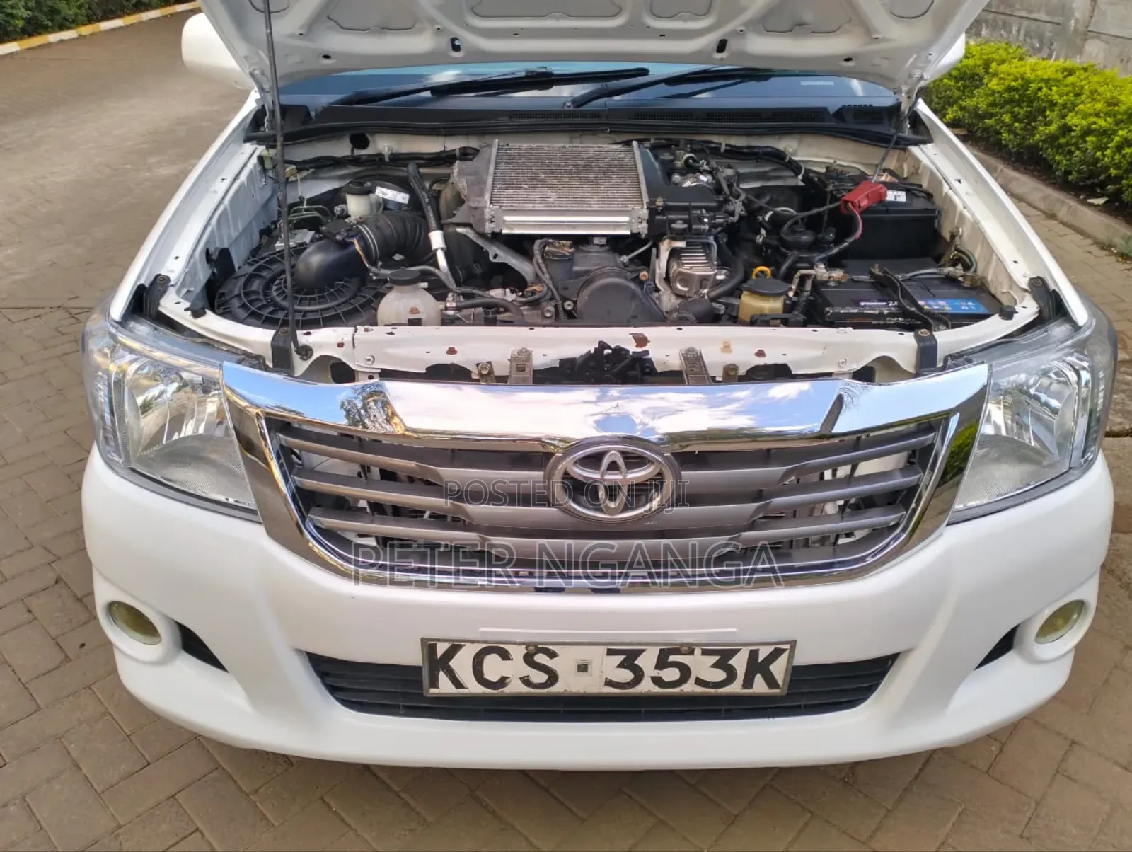 Toyota Hilux 2.5 D-4D SRX 2011 White