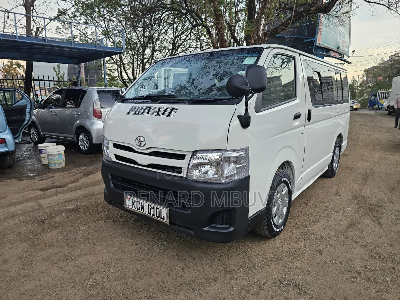 Toyota HiAce 2013 White
