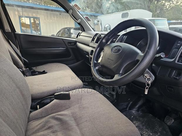 Toyota HiAce 2013 White - thumbnail 3