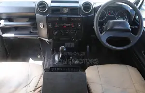 Land Rover Defender Puma 110 2.4 TD 2009 Off white