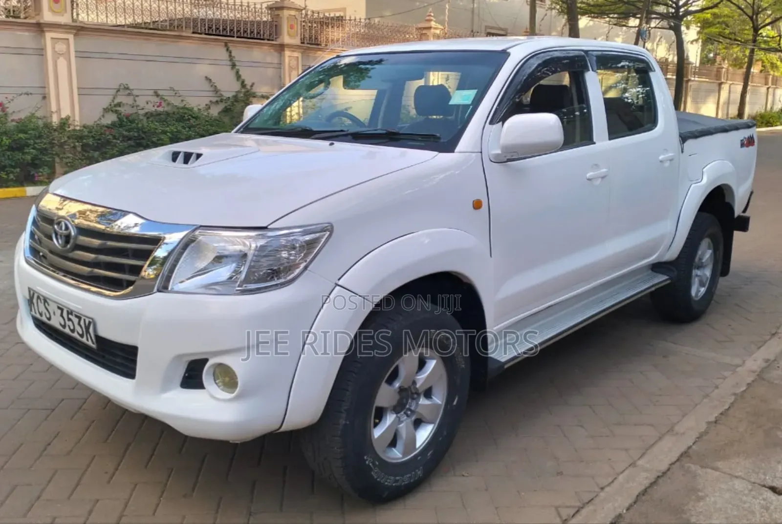 Toyota Hilux 2.5 D-4D 4X4 SRX 2011 White