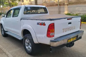 Toyota Hilux 2.5 D-4D 4X4 SRX 2011 White