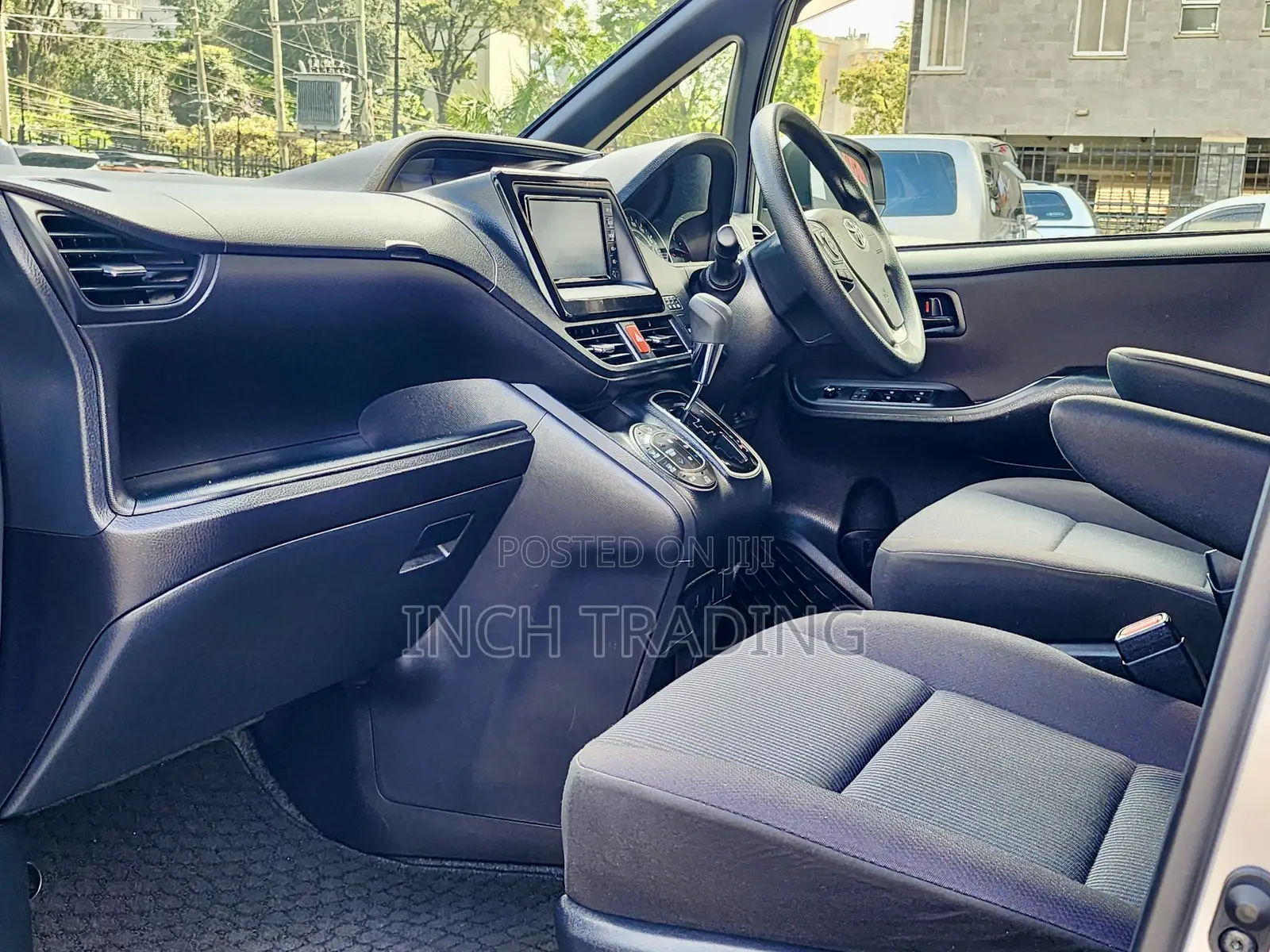 Toyota Noah 2.0 FWD (8 Seater) 2018 Silver