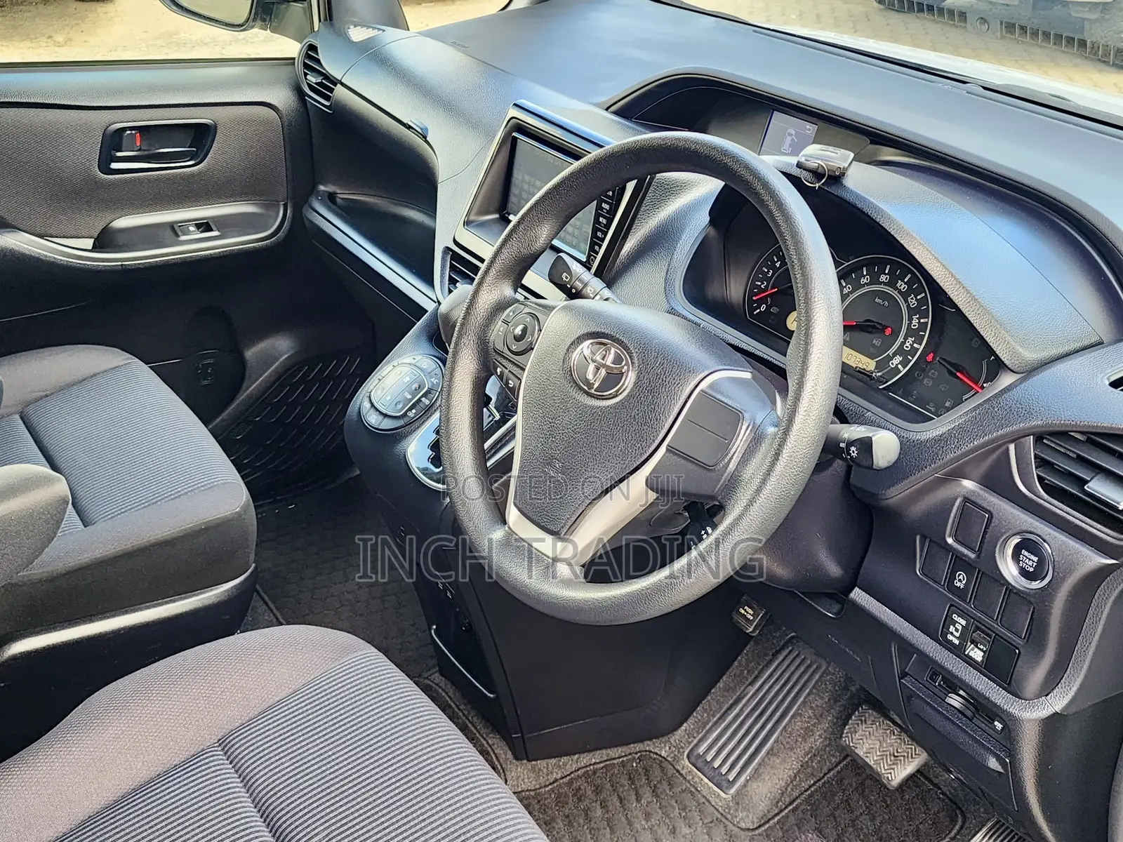 Toyota Noah 2.0 FWD (8 Seater) 2018 Silver