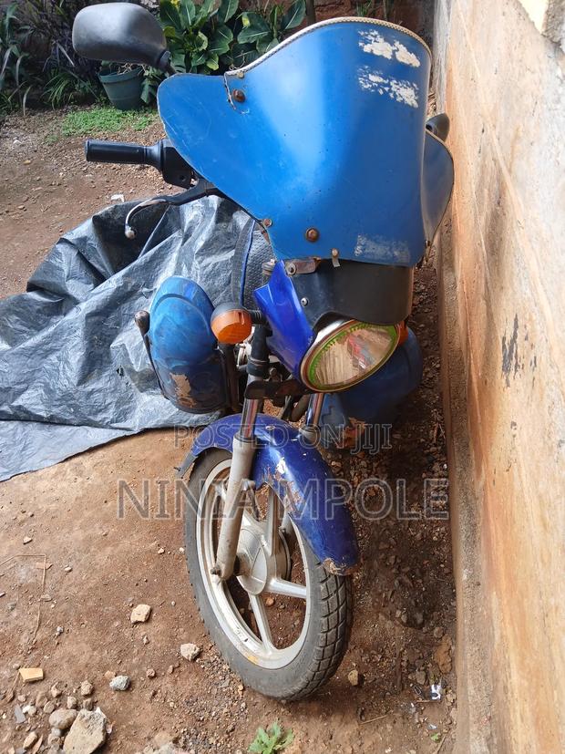 Bajaj Boxer 2018 Blue - main view