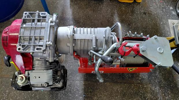 Commercial 1tonne Concrete Hoist Machine With 2 Buckets and Stand