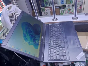 Laptop Dell Latitude 5580 4GB Intel Core I5 HDD 500GB