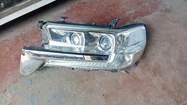 Headlight Landcruiser V8 200 Series Xenon