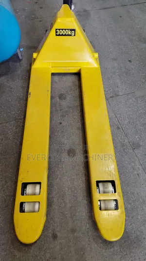 Heavy Duty Pallet Truck 3tonne Lifting Capacity.