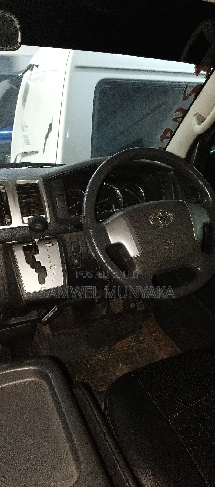 Toyota HiAce 2018 Black