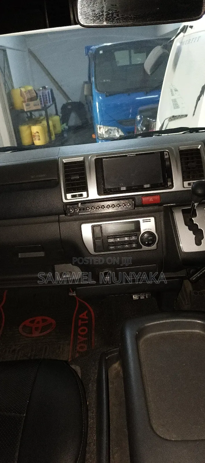 Toyota HiAce 2018 Black