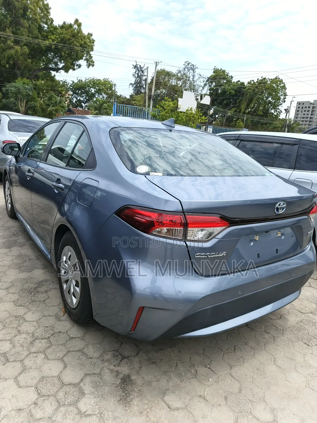 Toyota Corolla LE 2020 Blue