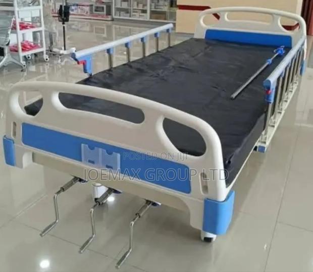 Mannual 3crank Hospital Bed - main view