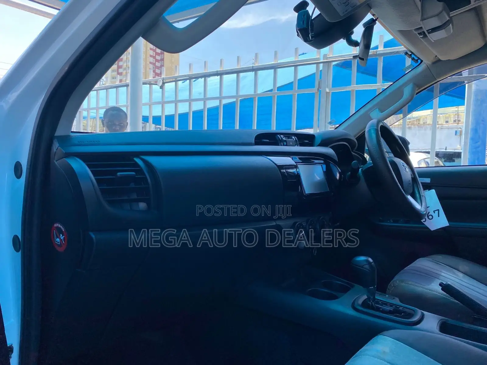 Toyota Hilux 2022 White