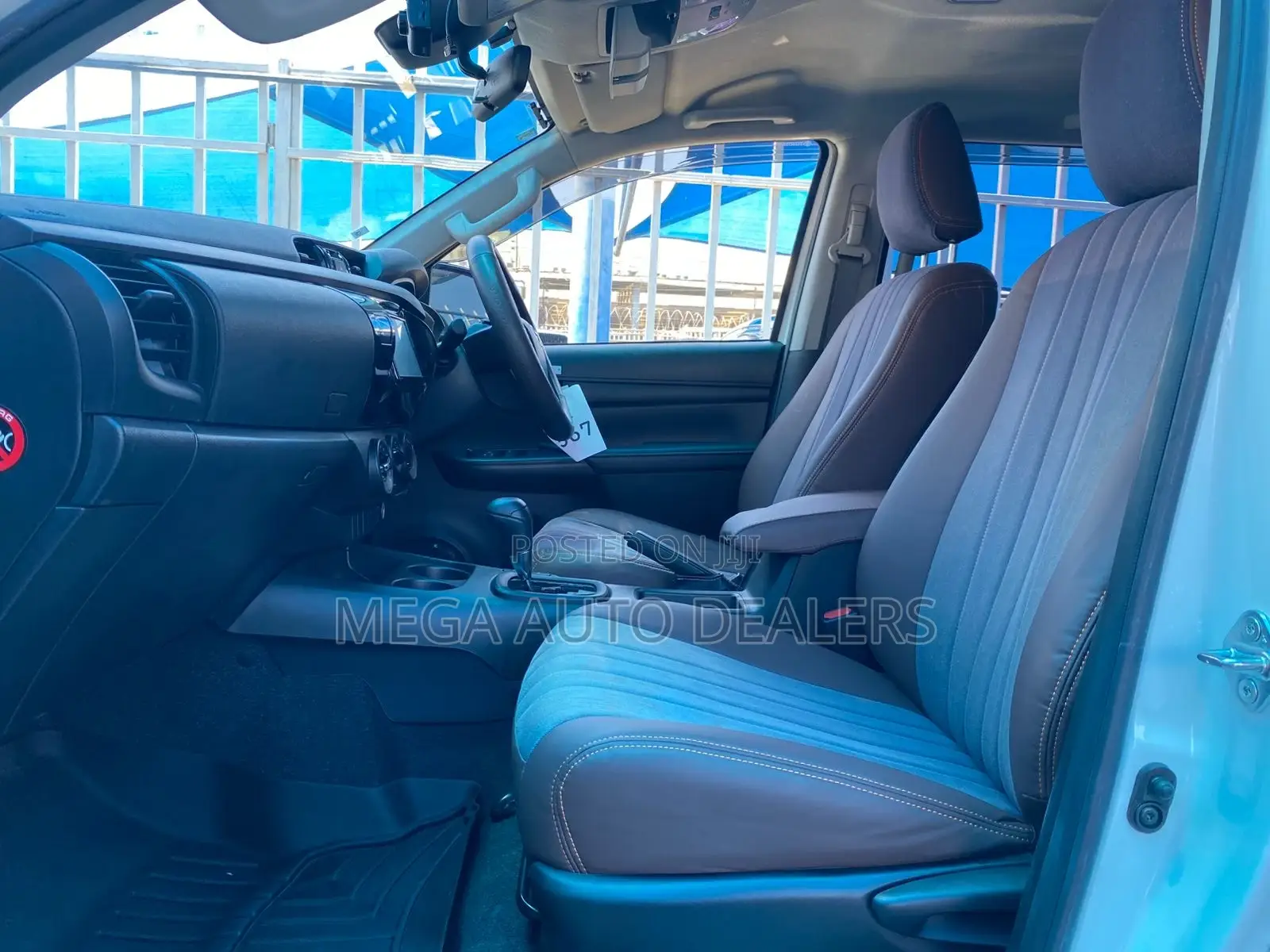 Toyota Hilux 2022 White