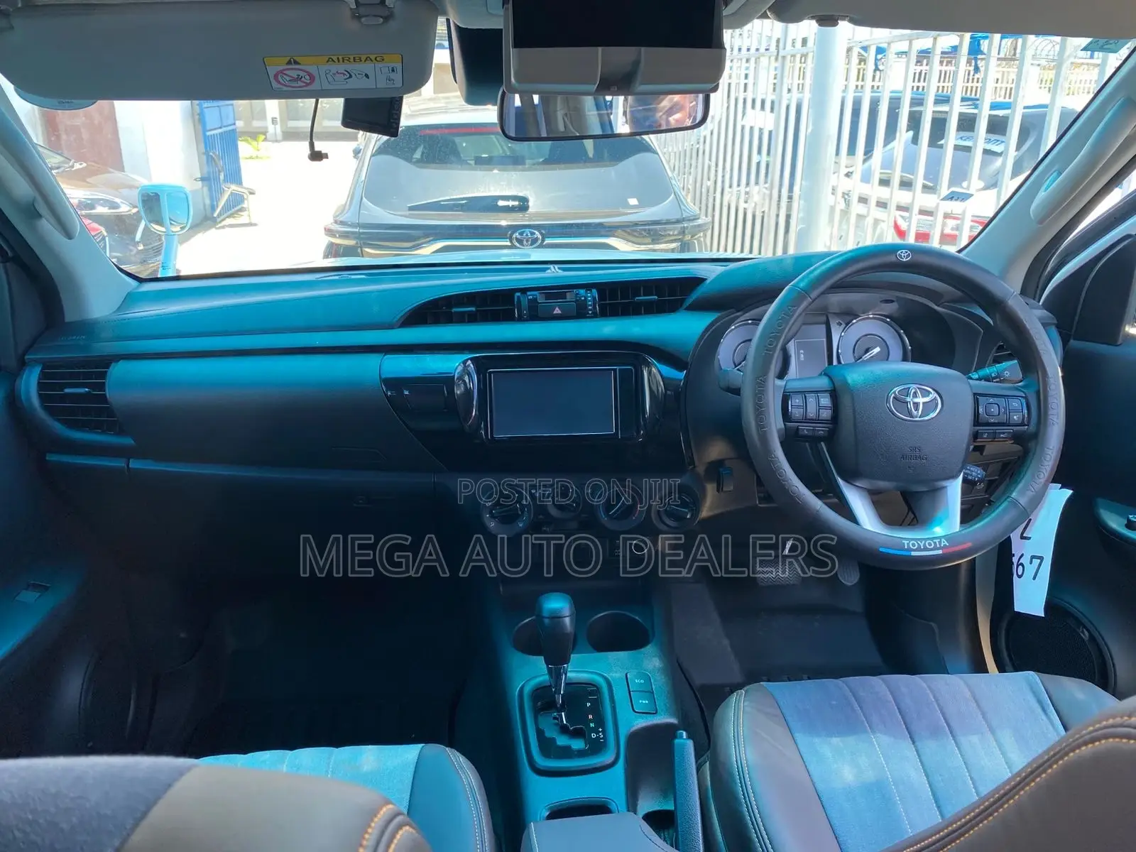 Toyota Hilux 2022 White