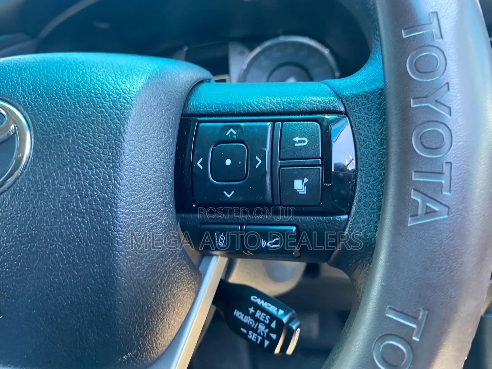 Toyota Hilux 2022 White