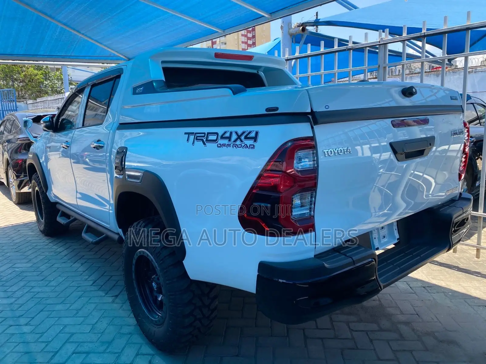 Toyota Hilux 2022 White