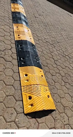 Durable Rubber Speed Bumps For Road Safety