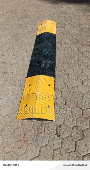 Durable Rubber Speed Bumps For Road Safety