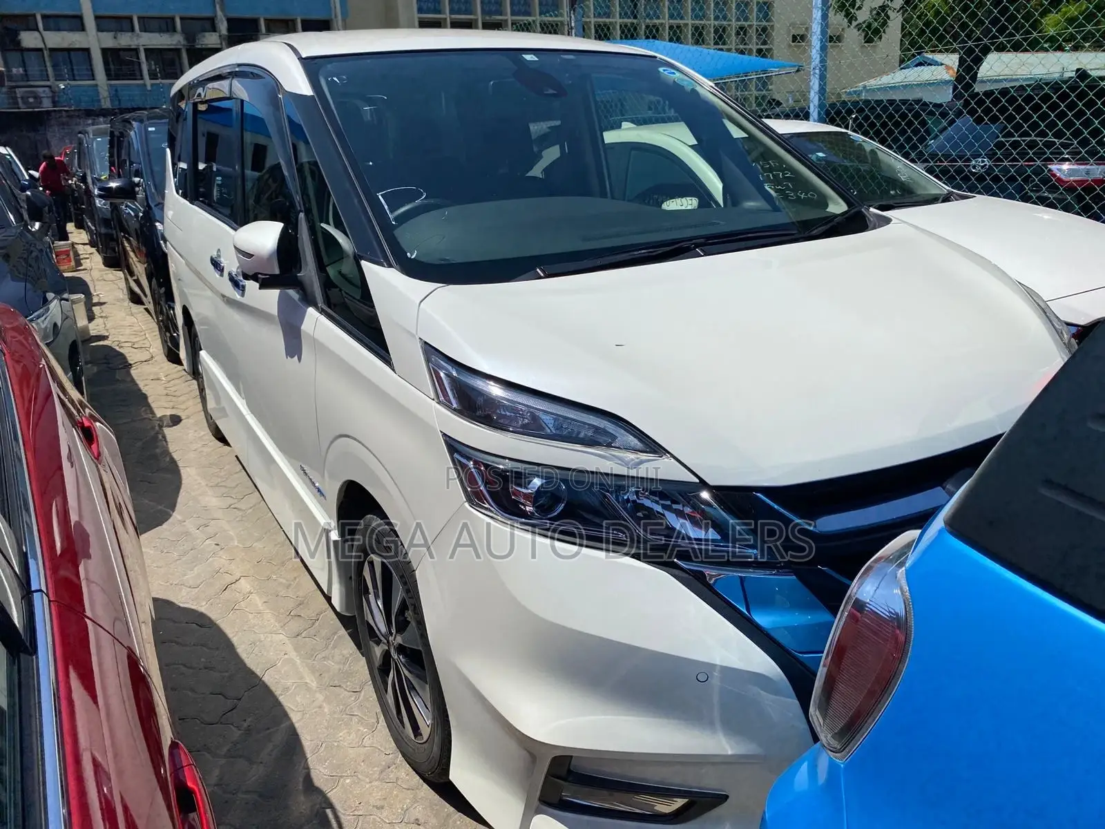 Nissan Serena 2018 White