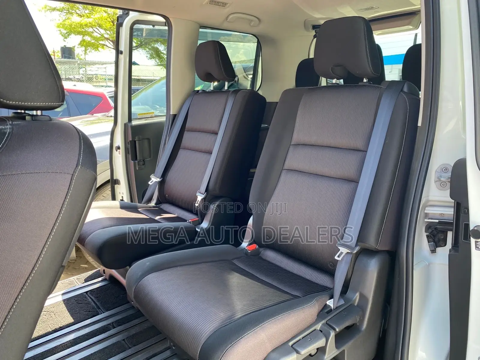 Nissan Serena 2018 White