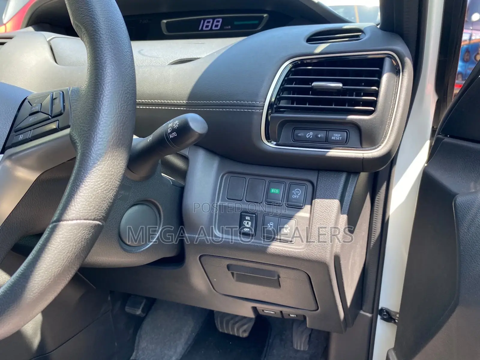 Nissan Serena 2018 White