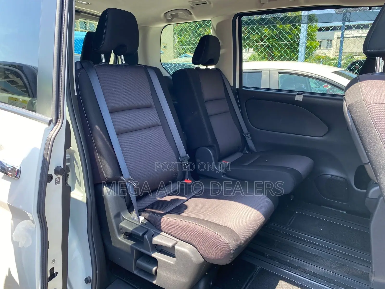 Nissan Serena 2018 White