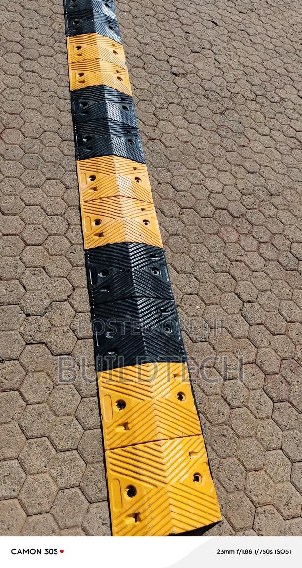 High Quality Rubber Speed Bumps For Roads And Parking Lot
