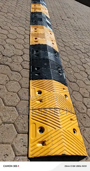 Long Lasting Rubber Speed Bumps For Roads
