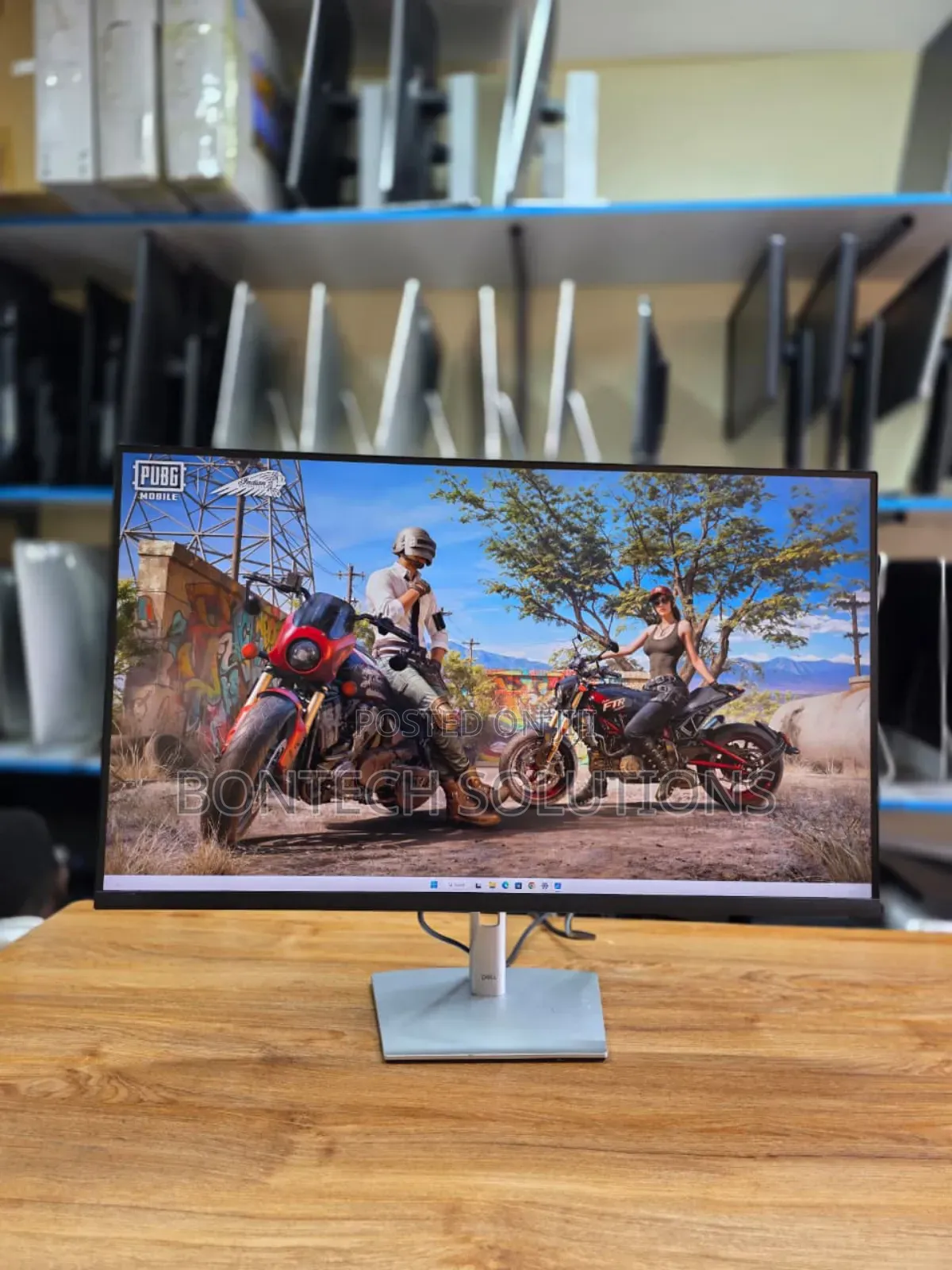 Dell U3222qe
32 Inch Monitor 
Ips 
