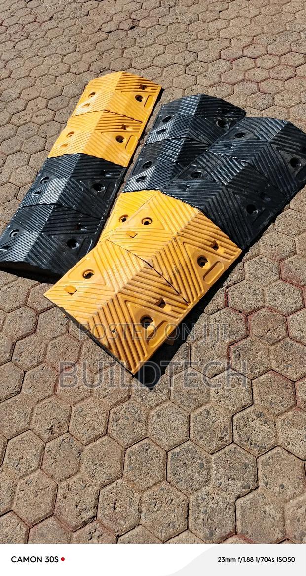 100% Rubber Speed Bumps. - thumbnail 3