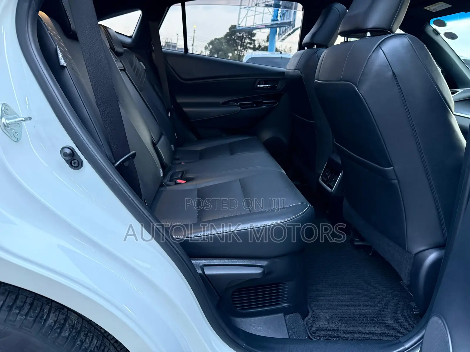 Toyota Harrier 2.0 2018 White