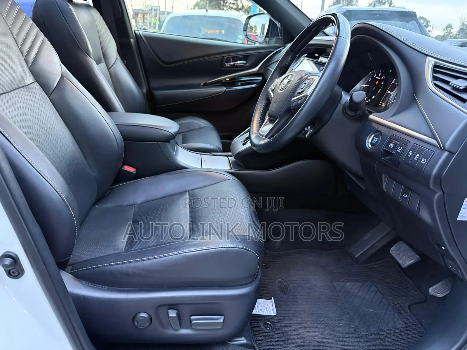 Toyota Harrier 2.0 2018 White