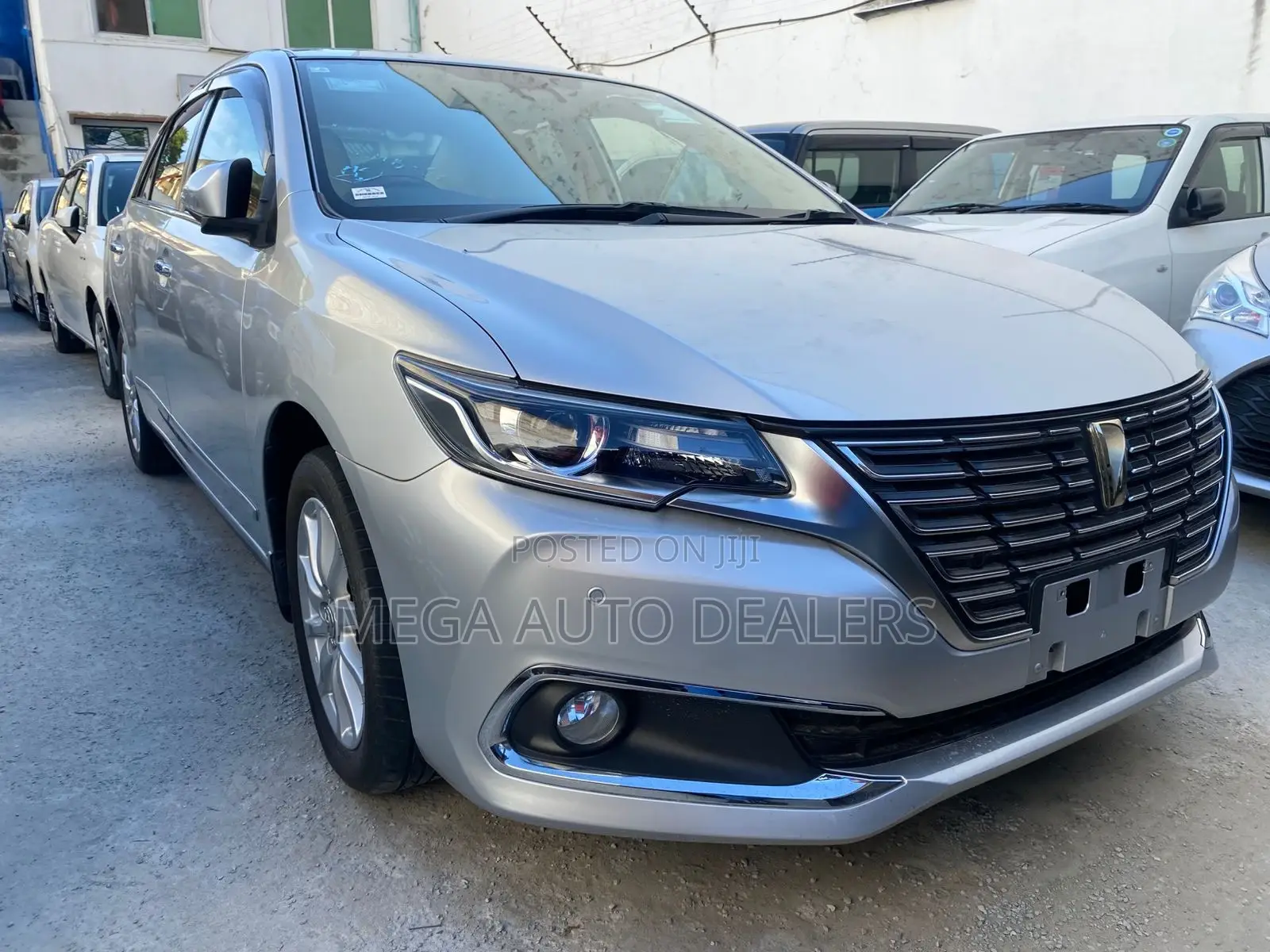 Toyota Premio 2018 Silver