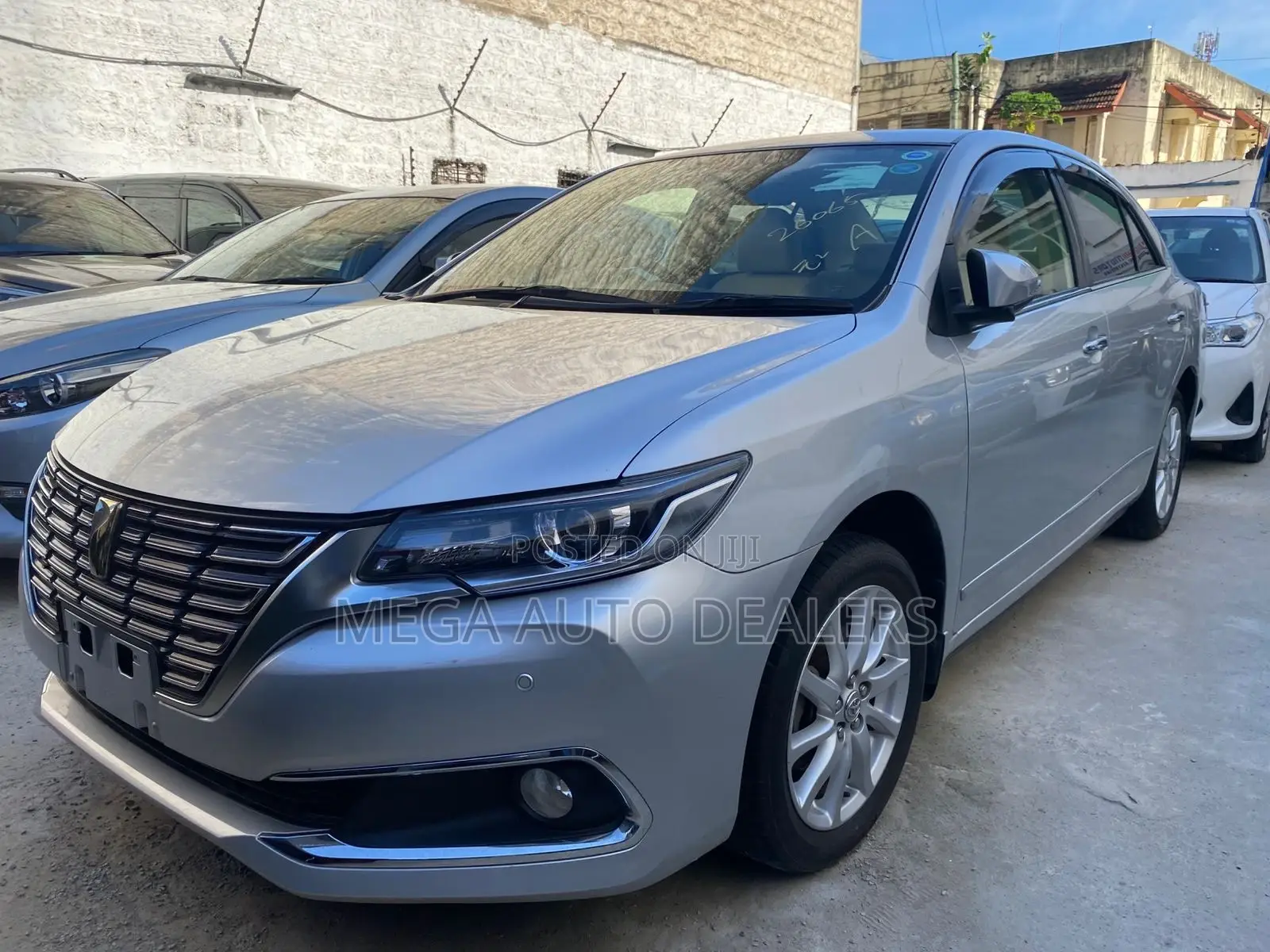 Toyota Premio 2018 Silver