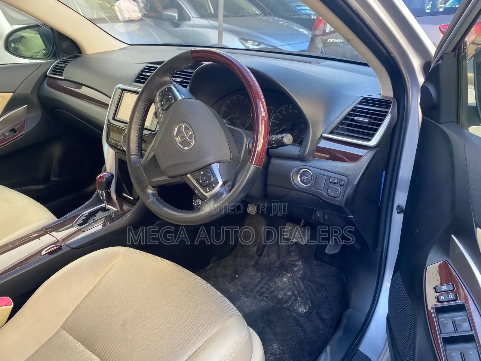Toyota Premio 2018 Silver
